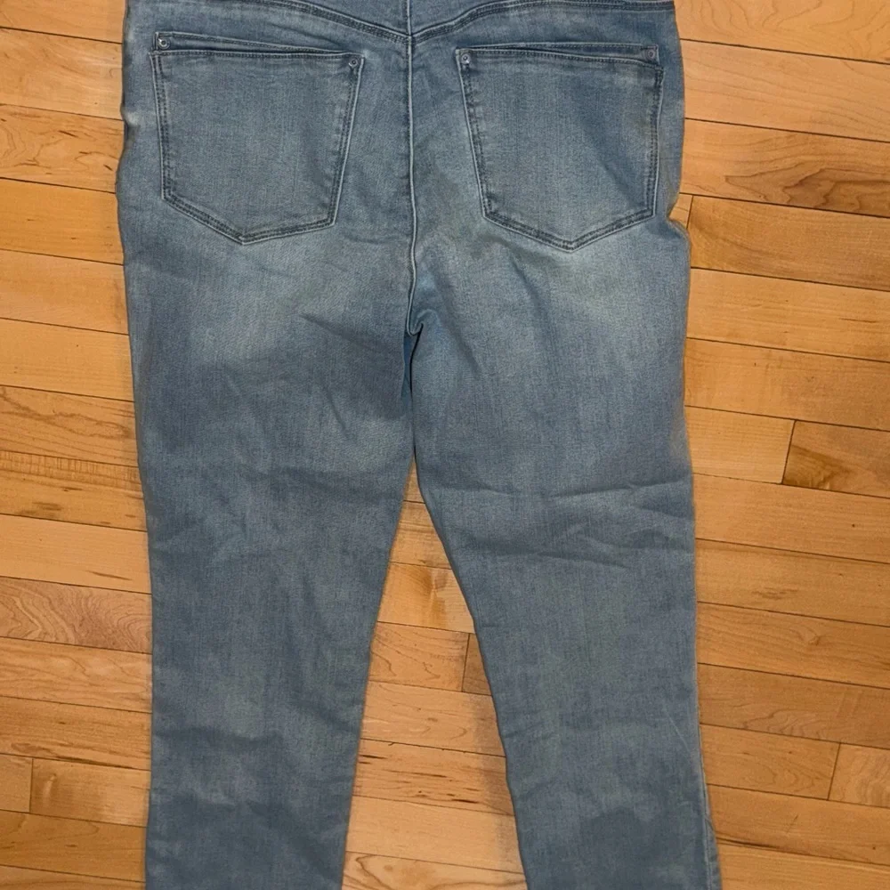 Mac & Me Stretch Crop Jeans 10 Soft Waistband Light Wash - Picture 3 of 4